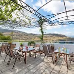 Apostolos Rooms